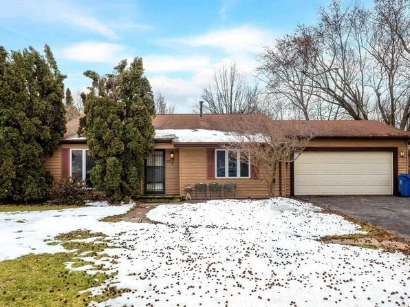 315 W 19th Ave, Coal Valley, IL 61240