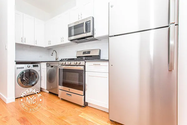 Rented by MySpaceNYC | media 8