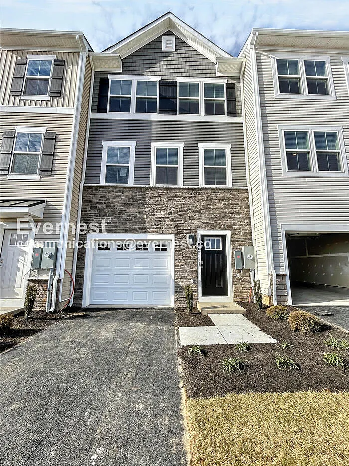 4 bed, 3.5 bath, 1889 sqft, $2,145 — Photo 1