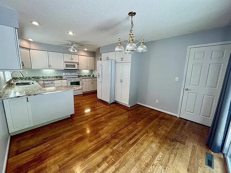 3363 Canterbury Ct — Photo 5