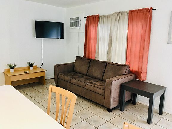 2nd image of 912 N Victoria Park Rd APT 1