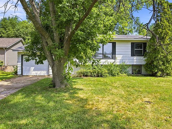 2nd image of 3618 Pine Wood Dr NE