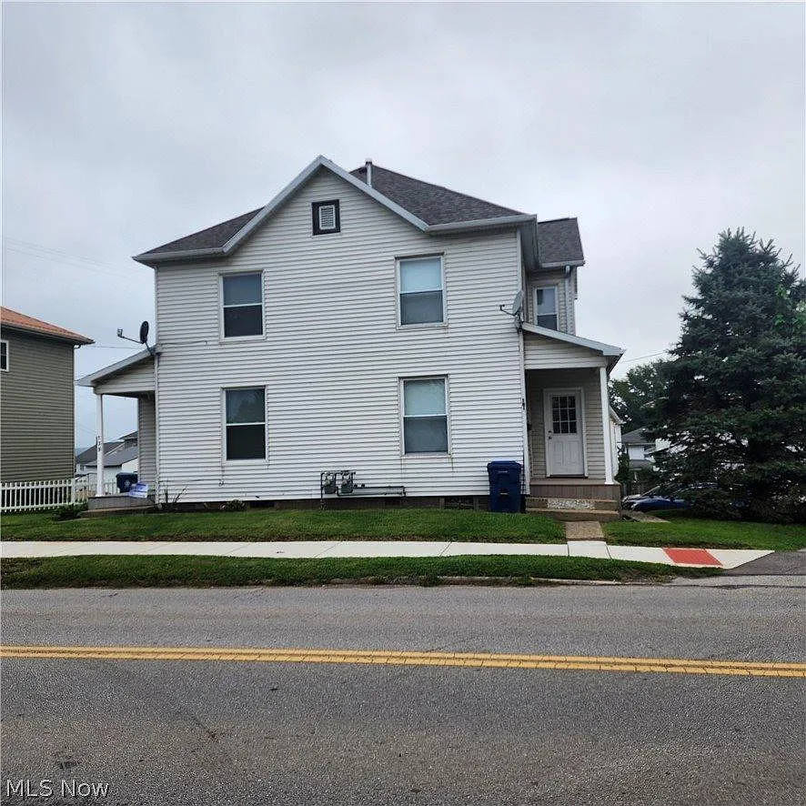 2 bed, $700 — Photo 1