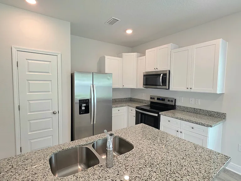 8742 Meadow Flower Ln — Photo 4
