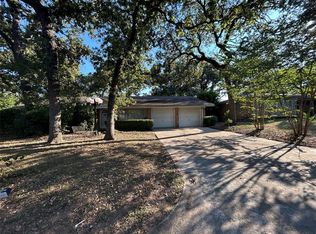 617 Forest Ln, Hurst, TX 76053