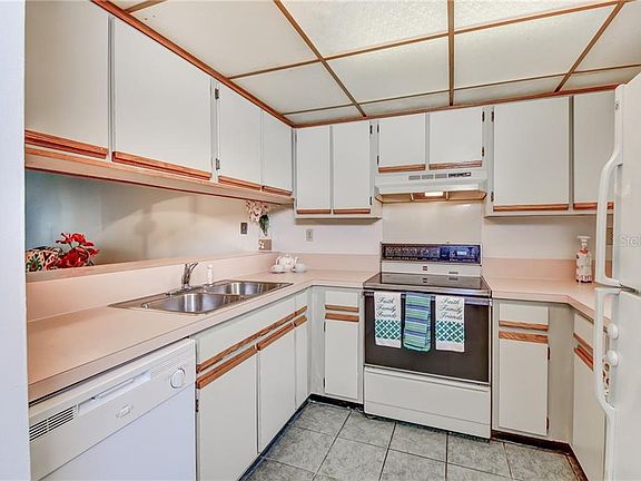 4th image of 100 E Kentucky Ave APT E1