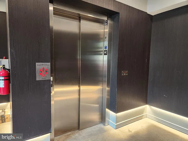 102 Hanover St #208 — Photo 21