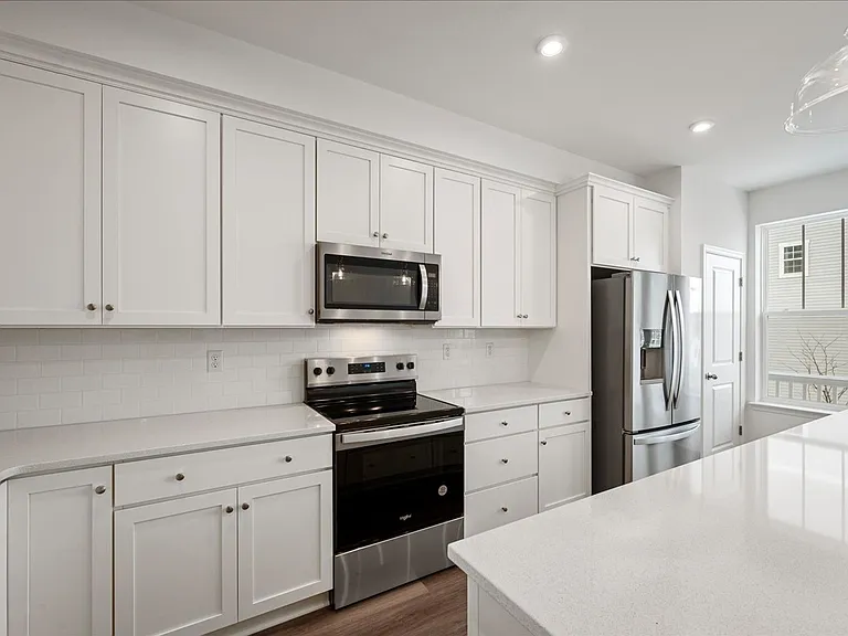 644 Hemsworth Ln — Photo 10