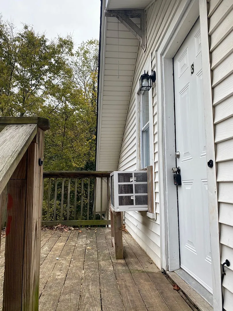 443 Greenwood Ave — Photo 2