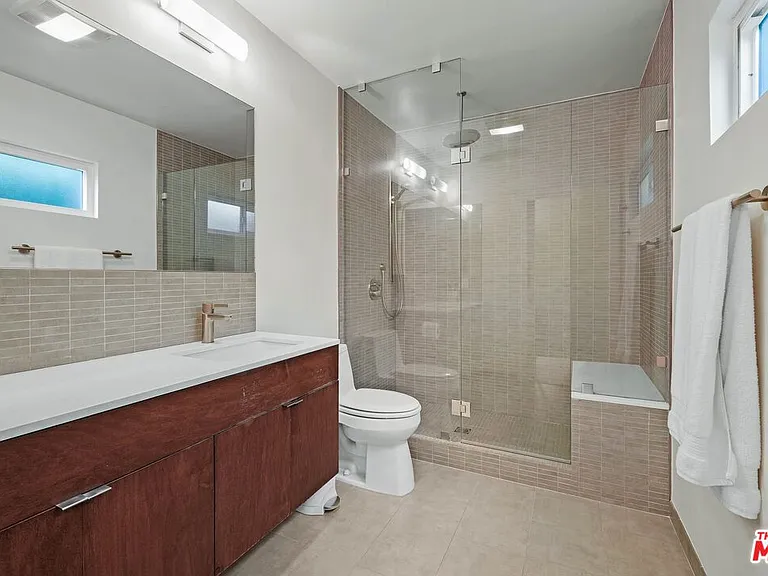 1155 S Rimpau Blvd — Photo 21
