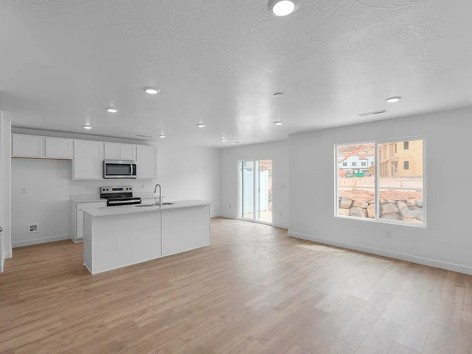 2133 S Wolverine Way