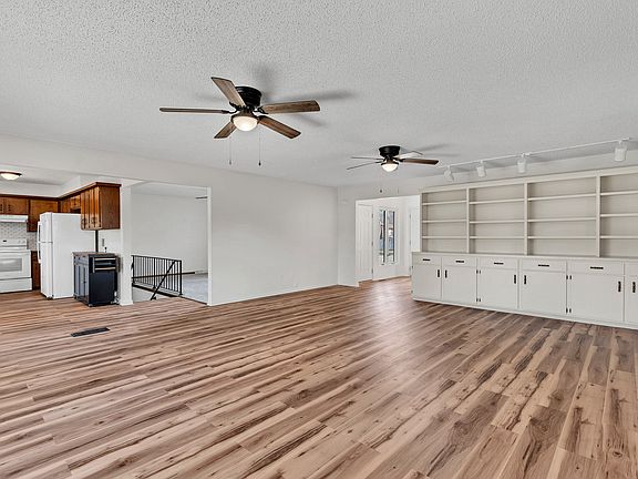 5th image of 201 N Willow Dr