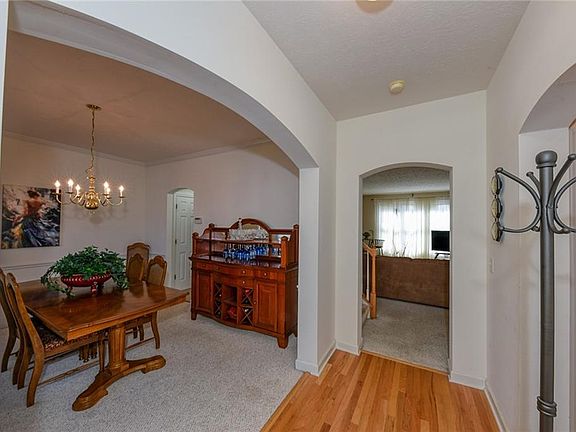 3rd image of 4634 Jefferson Ln