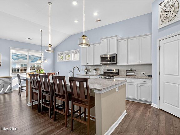 3rd image of 228 Autumn Breeze Lane NE