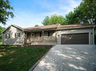 1527 Lakeview Rd N, Dahinda, IL 61428