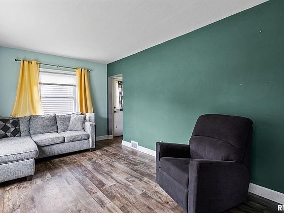 3rd image of 3844 Sturdevant St