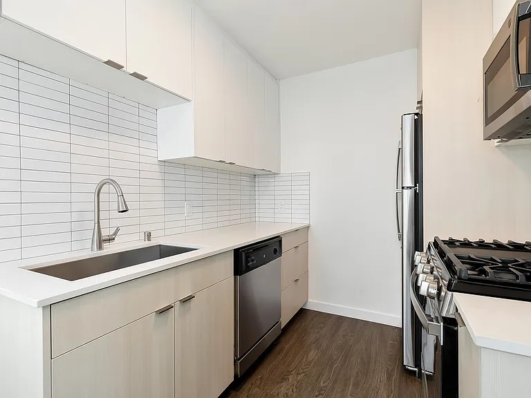 5560 Packard St #5560 — Photo 8
