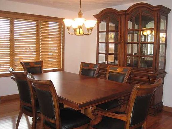 3rd image of 516 Birchwood Dr
