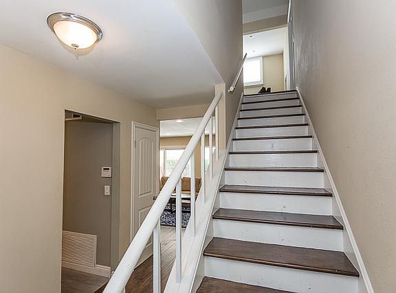 4th image of 23286 Gilmore St
