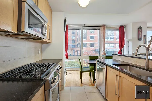Sold by Bond New York | media 3