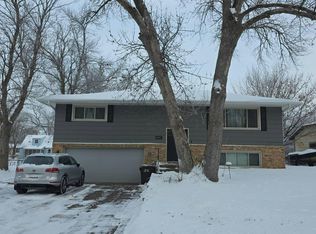 6140 Upper 46th St N, Oakdale, MN 55128