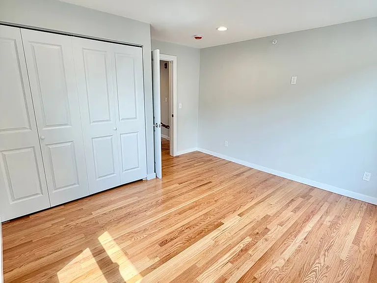 18 Cedar St — Photo 22