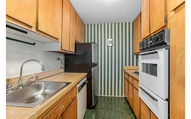 Sold by Douglas Elliman | media 15