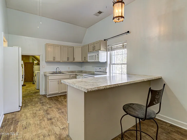 613 Clarendon Ave — Photo 39