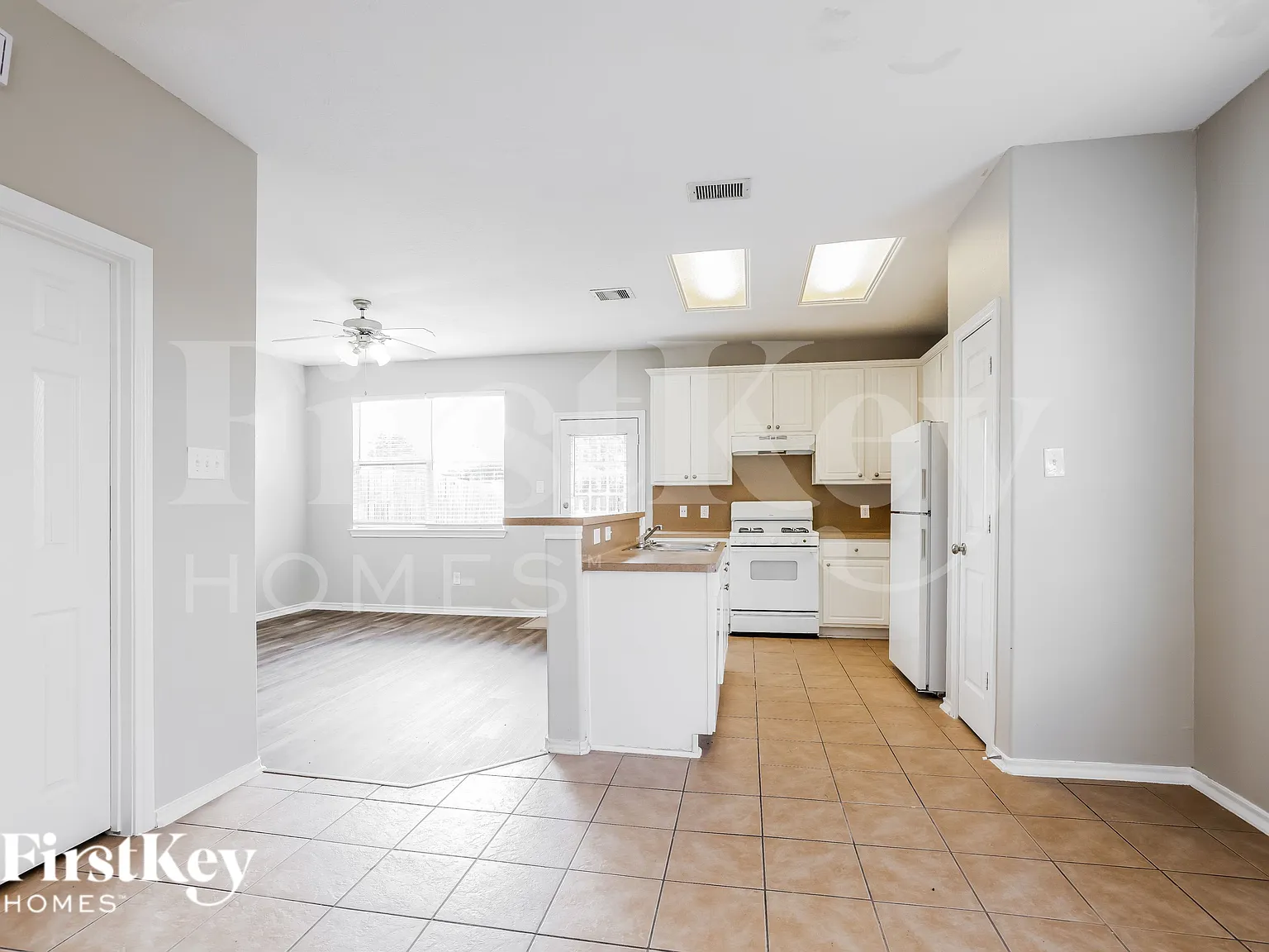 3 bed, 3.0 bath, 1499 sqft, $1,905 — Photo 4