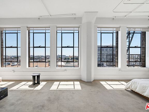 2nd image of 315 E 8th St APT 505