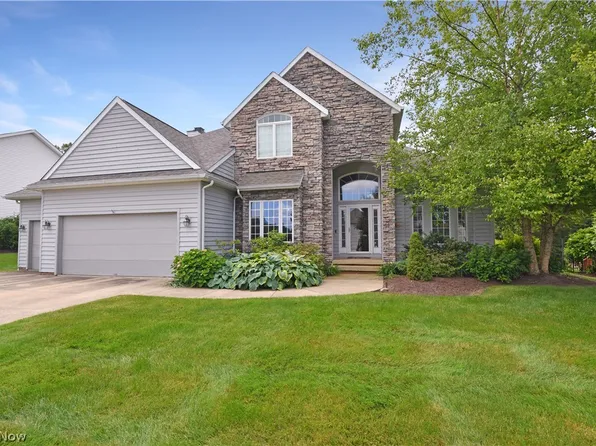 715 Beacon Hill Dr, Chagrin Falls, OH 44022