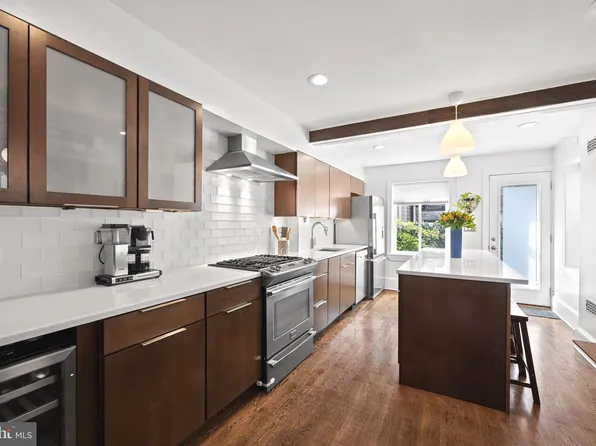 2042 Carpenter St, Philadelphia, PA 19146