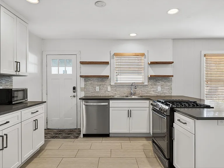 609 Fletcher St — Photo 10