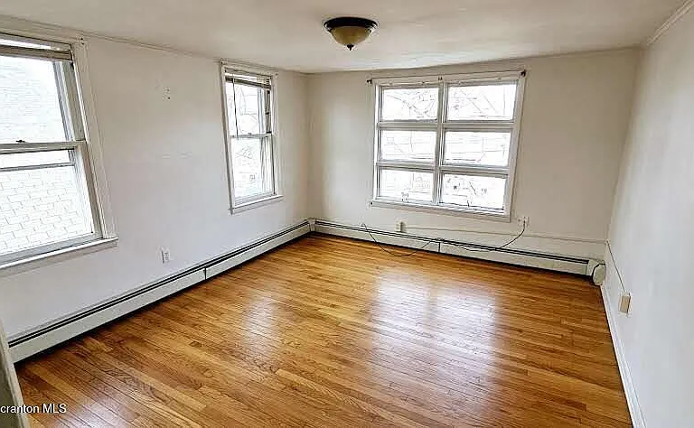 942 E Elm St #2 — Photo 4