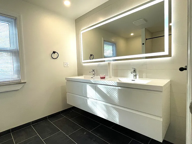 Main bathroom