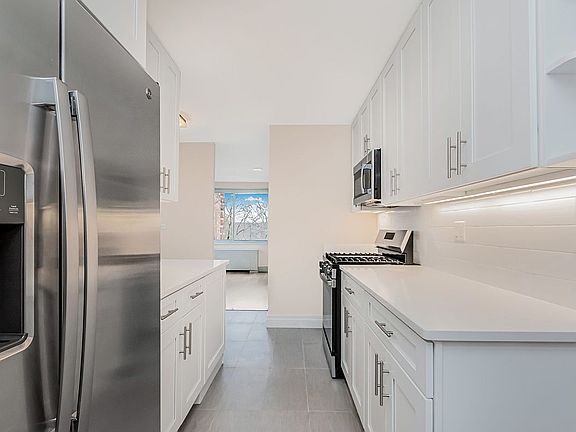 5th image of 3333 Henry Hudson Pkwy APT 5S