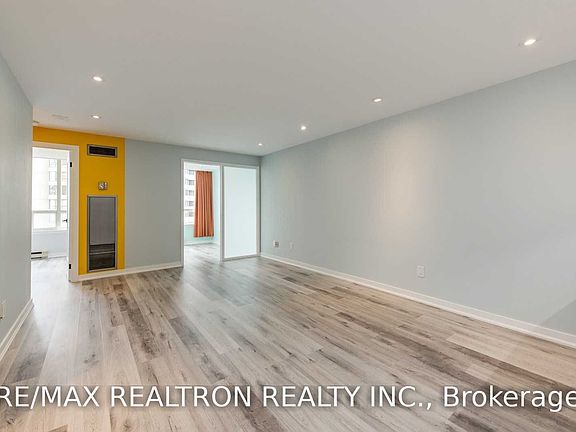 4th image of 30 Greenfield Ave #905