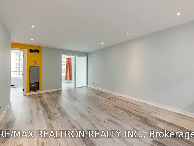 30 Greenfield Ave #905 — Photo 4