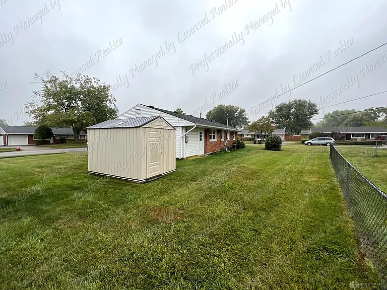 635 Cyril Ct — Photo 26