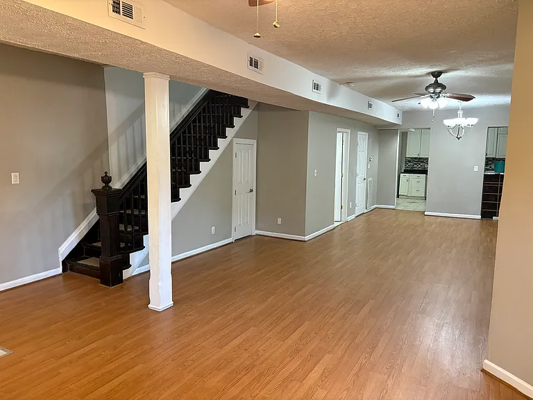 1240 Hampton Ave — Photo 5