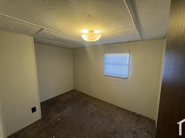 1738 Strickland Bridge Rd, Fayetteville, NC 28304