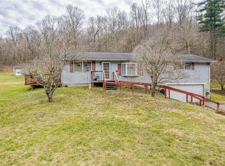 392 Twin Bridges Rd, Charleroi, PA 15022