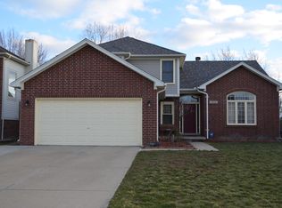 2070 Sprucewood Dr, Sterling Heights, MI 48310