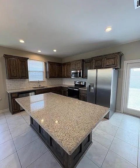 1404 E Sonador Dr S — Photo 4