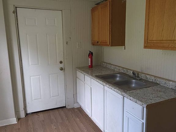 3rd image of 1717 Sora St