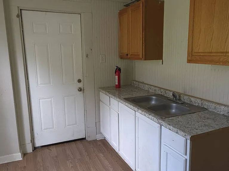 1717 Sora St — Photo 3