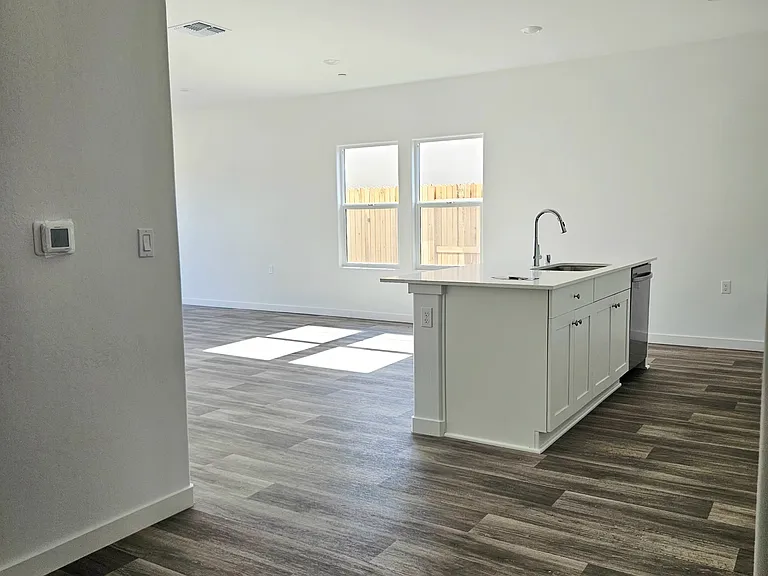 8105 Wandesford Dr — Photo 17