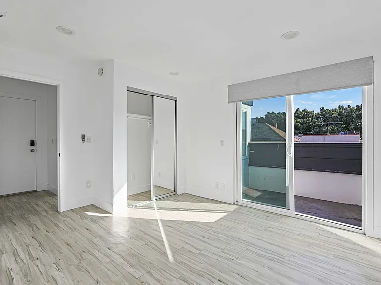850 N Van Ness Ave #2 — Photo 13