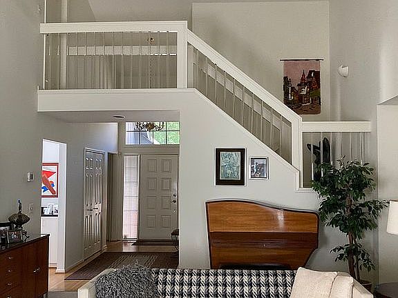 2nd image of 37749 Avon Ln