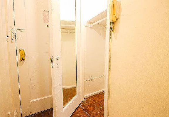5th image of 11 Waverly Pl #4D